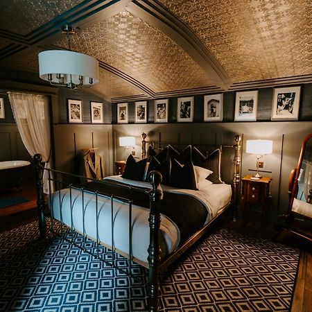 Sheddington Manor - 2 Bedroom Guest House & Cinema เบลฟาสต์ ภายนอก รูปภาพ