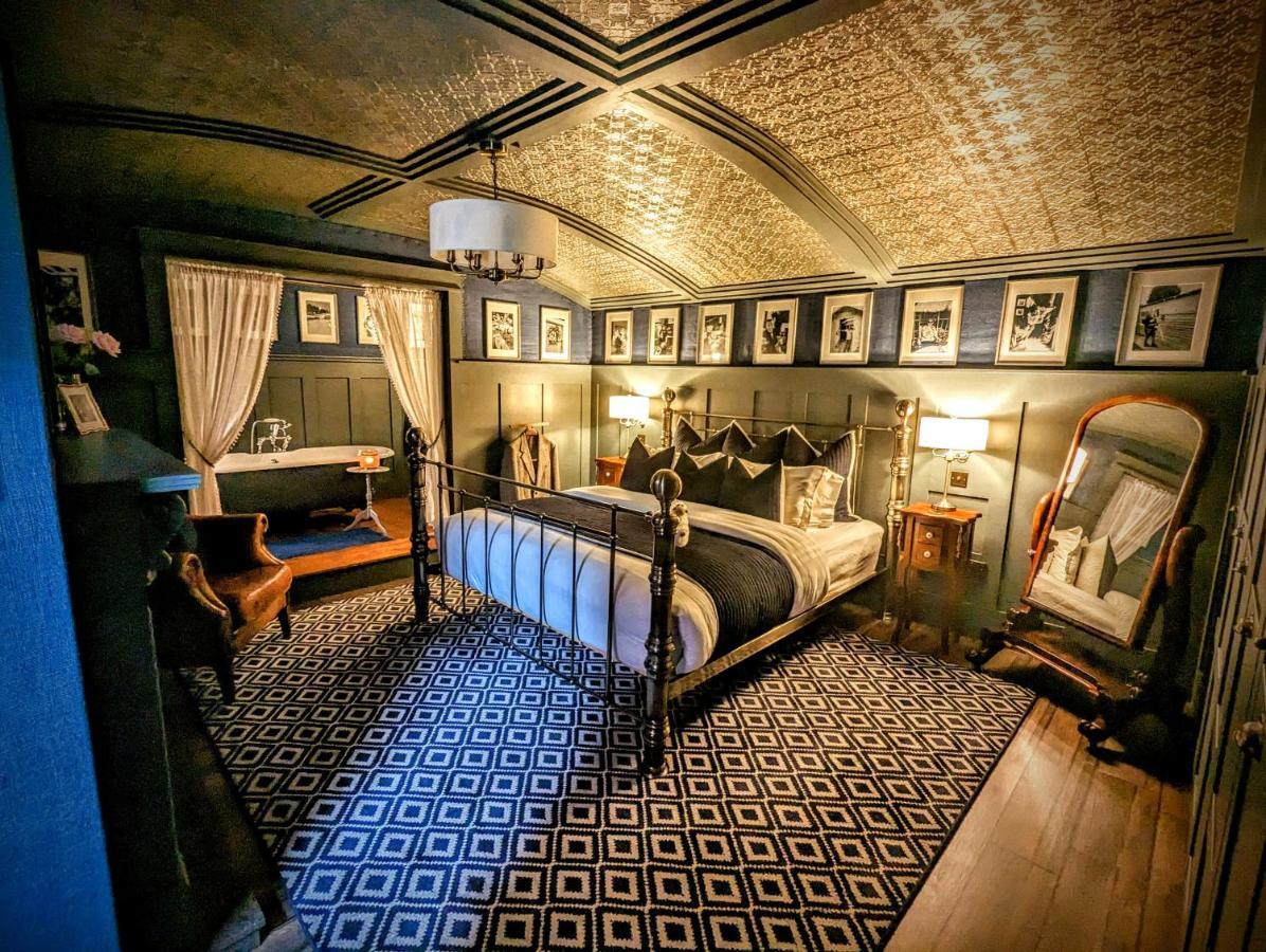 Sheddington Manor - 2 Bedroom Guest House & Cinema เบลฟาสต์ ภายนอก รูปภาพ