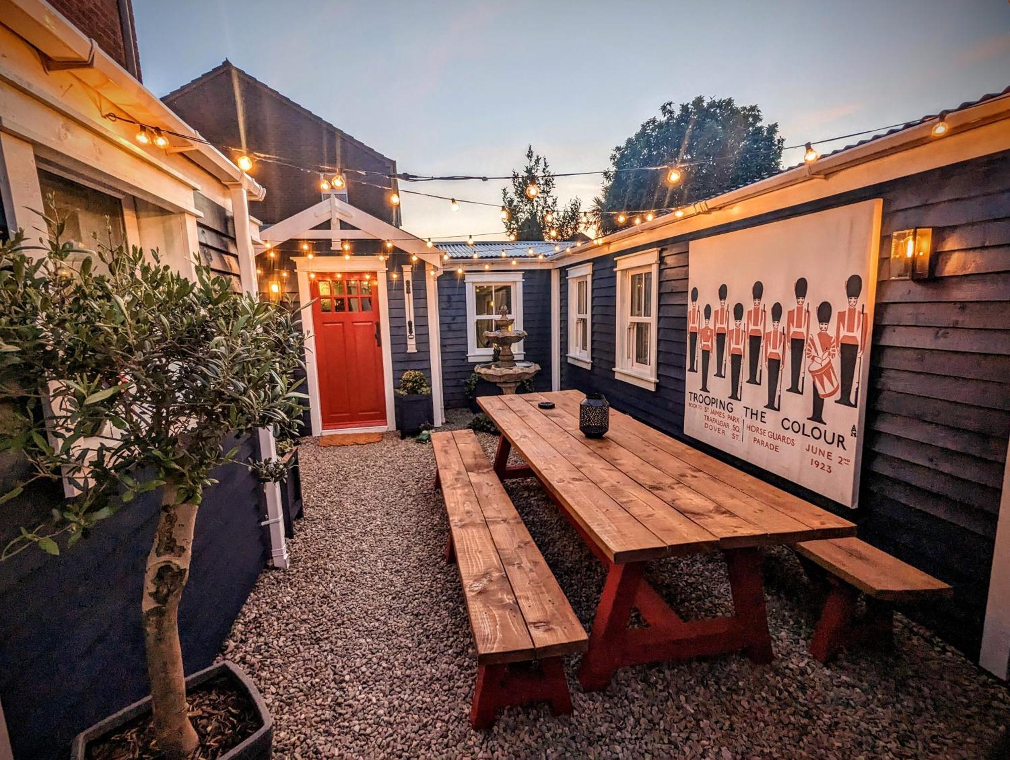 Sheddington Manor - 2 Bedroom Guest House & Cinema เบลฟาสต์ ภายนอก รูปภาพ