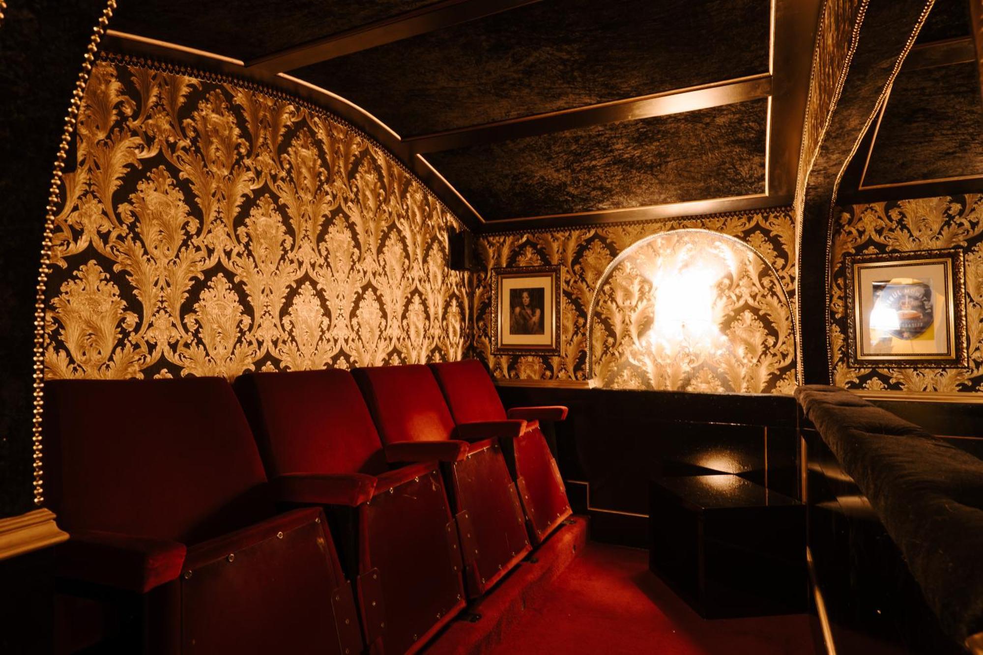 Sheddington Manor - 2 Bedroom Guest House & Cinema เบลฟาสต์ ภายนอก รูปภาพ