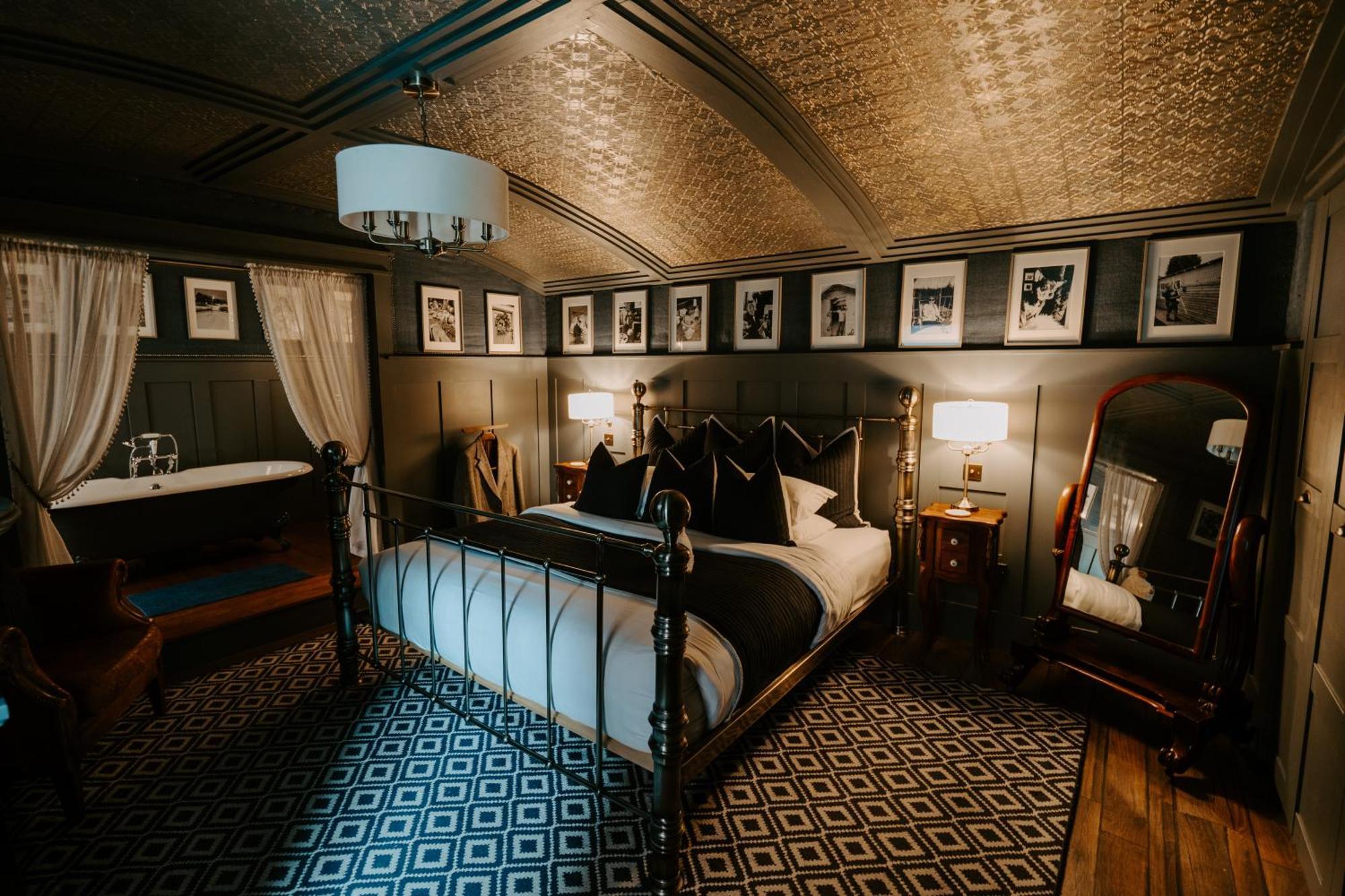 Sheddington Manor - 2 Bedroom Guest House & Cinema เบลฟาสต์ ภายนอก รูปภาพ