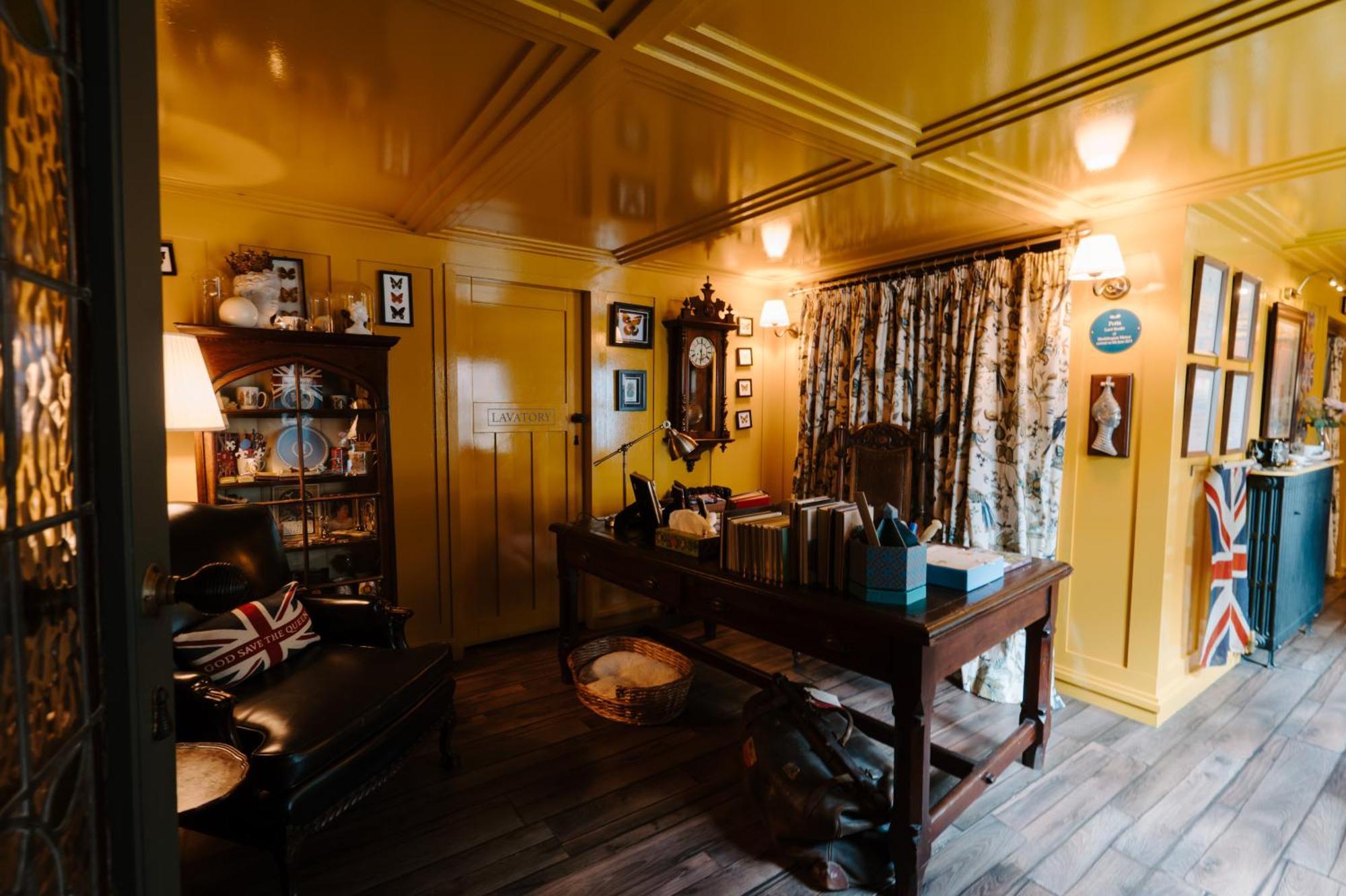 Sheddington Manor - 2 Bedroom Guest House & Cinema เบลฟาสต์ ภายนอก รูปภาพ