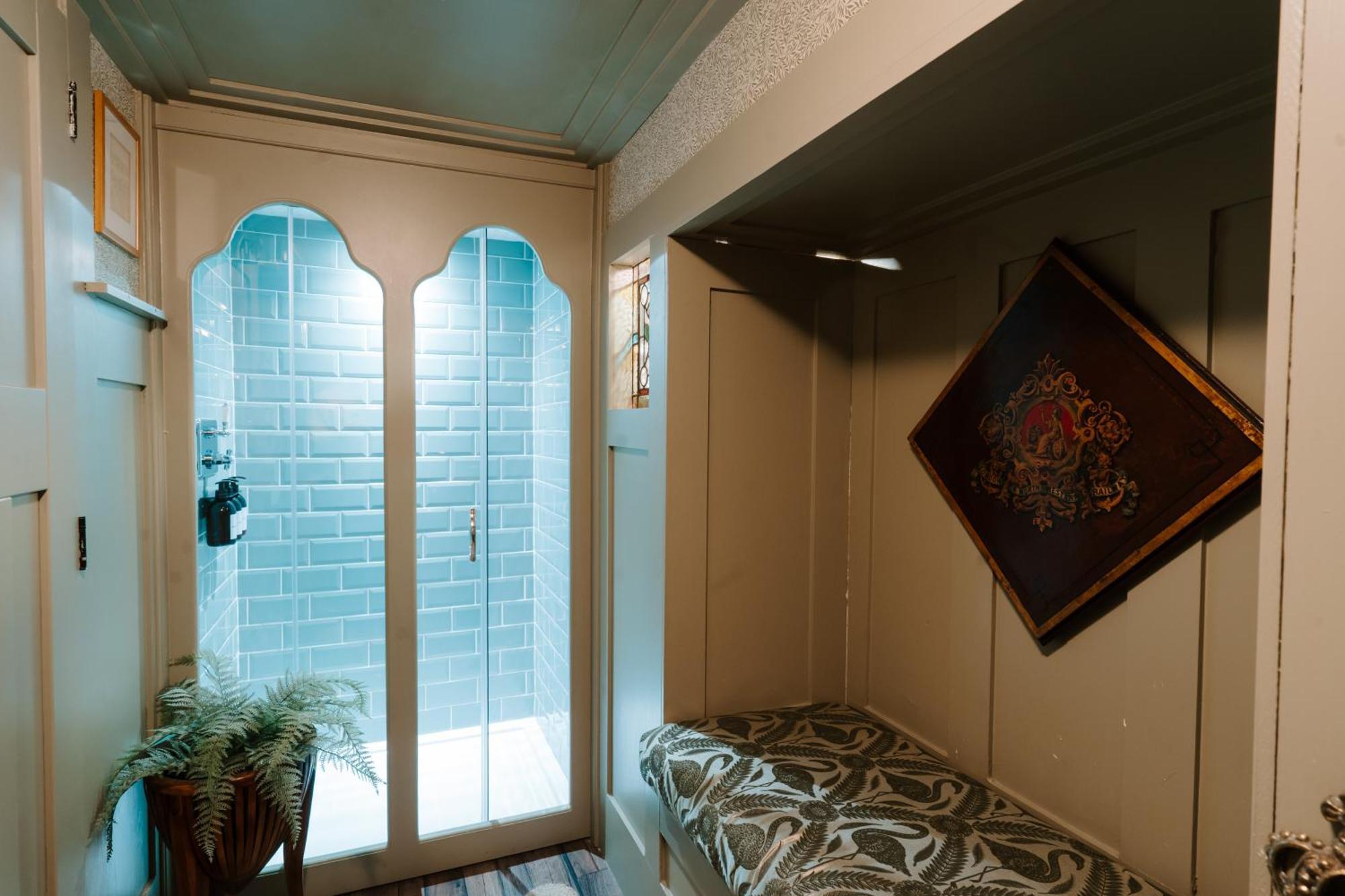 Sheddington Manor - 2 Bedroom Guest House & Cinema เบลฟาสต์ ภายนอก รูปภาพ
